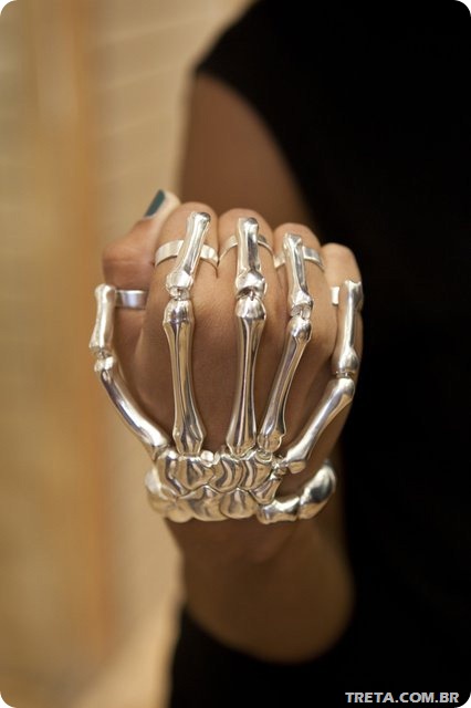 Skeleton-Hand-Bracelet