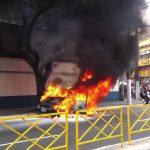 Carro entra em combust&atilde;o espont&acirc;nea em Vit&oacute;ria