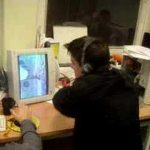 Felipe Neto jogando Counter Strike