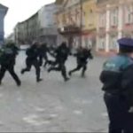Chegada triunfal da polícia romena