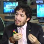 Deputado Jean Wyllys entrega colega da faculdade