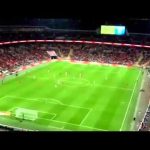 Avi&atilde;ozinho de papel no est&aacute;dio &eacute; melhor que gol