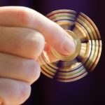 Fidget Spinner online é melhor que gastar dinheiro fidget-spinner-2048x1024