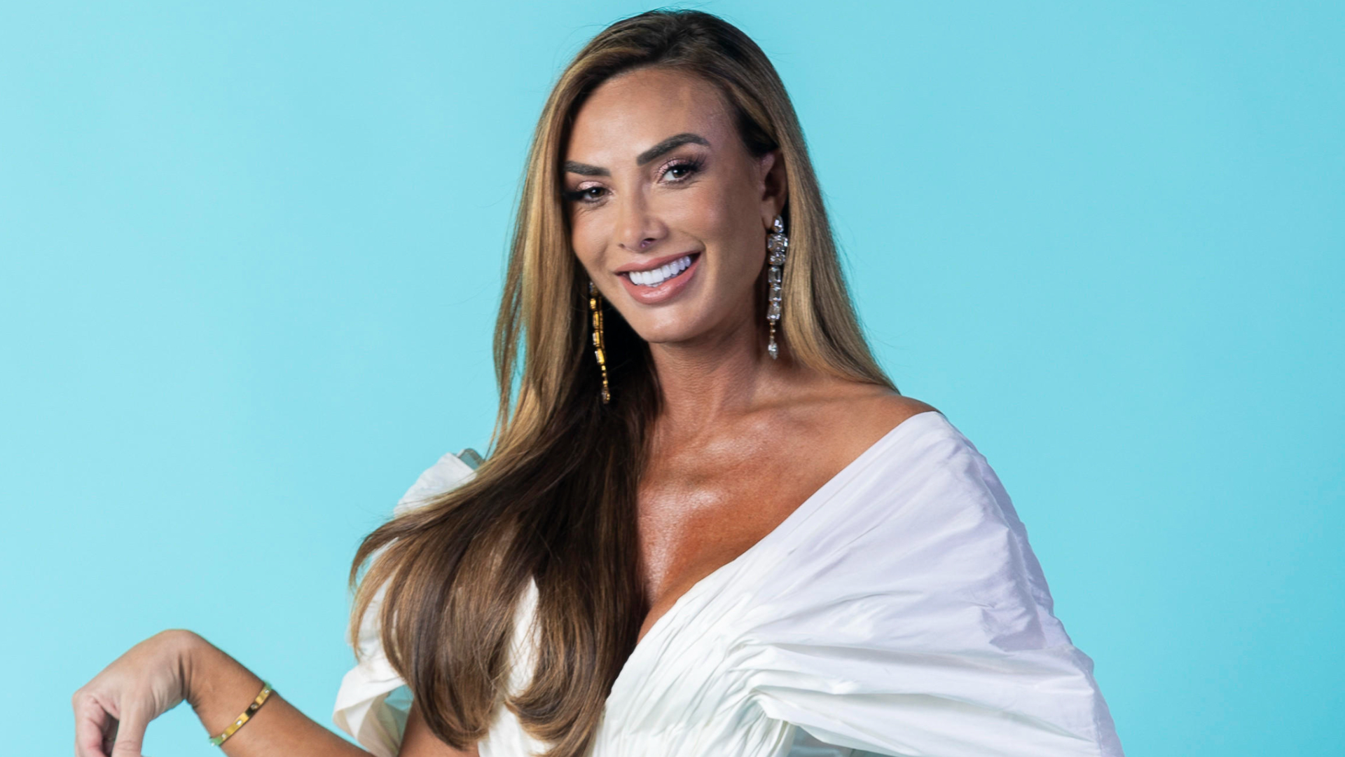 Nicole Bahls faz transplante capilar e explica por que decidiu