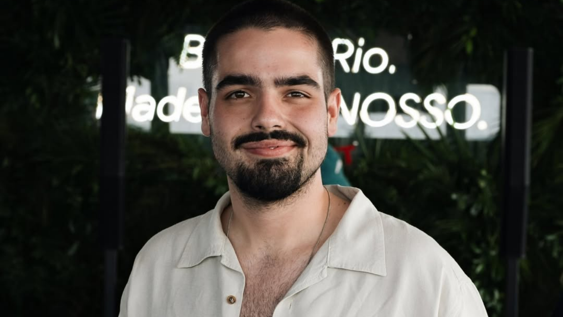 João Silva revela a idade que perdeu a virgindade em entrevista a Maya Massafera