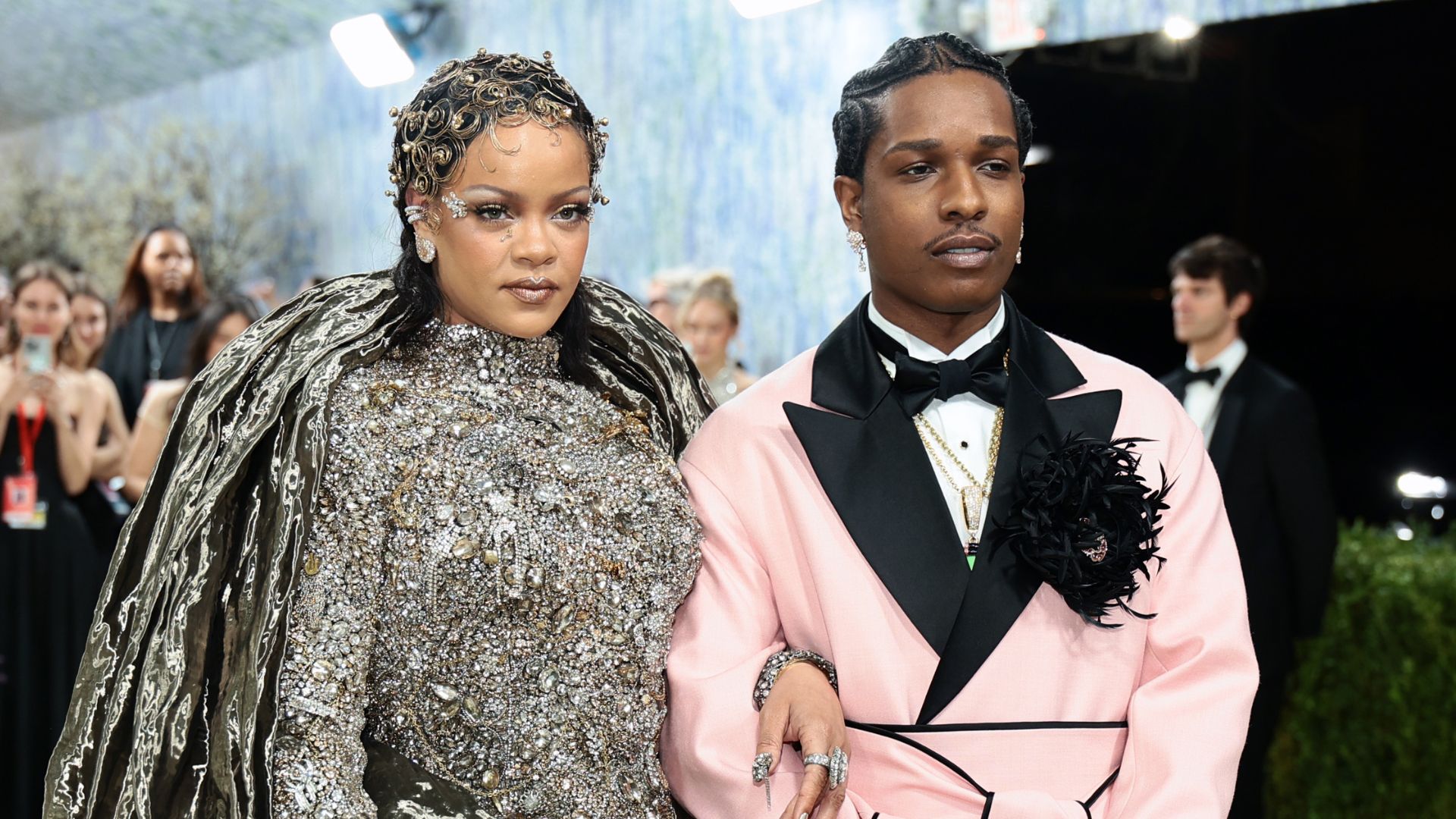 Rihanna e A$AP Rocky no carro antes da Met Gala: o vídeo que fez todo mundo ligar o som