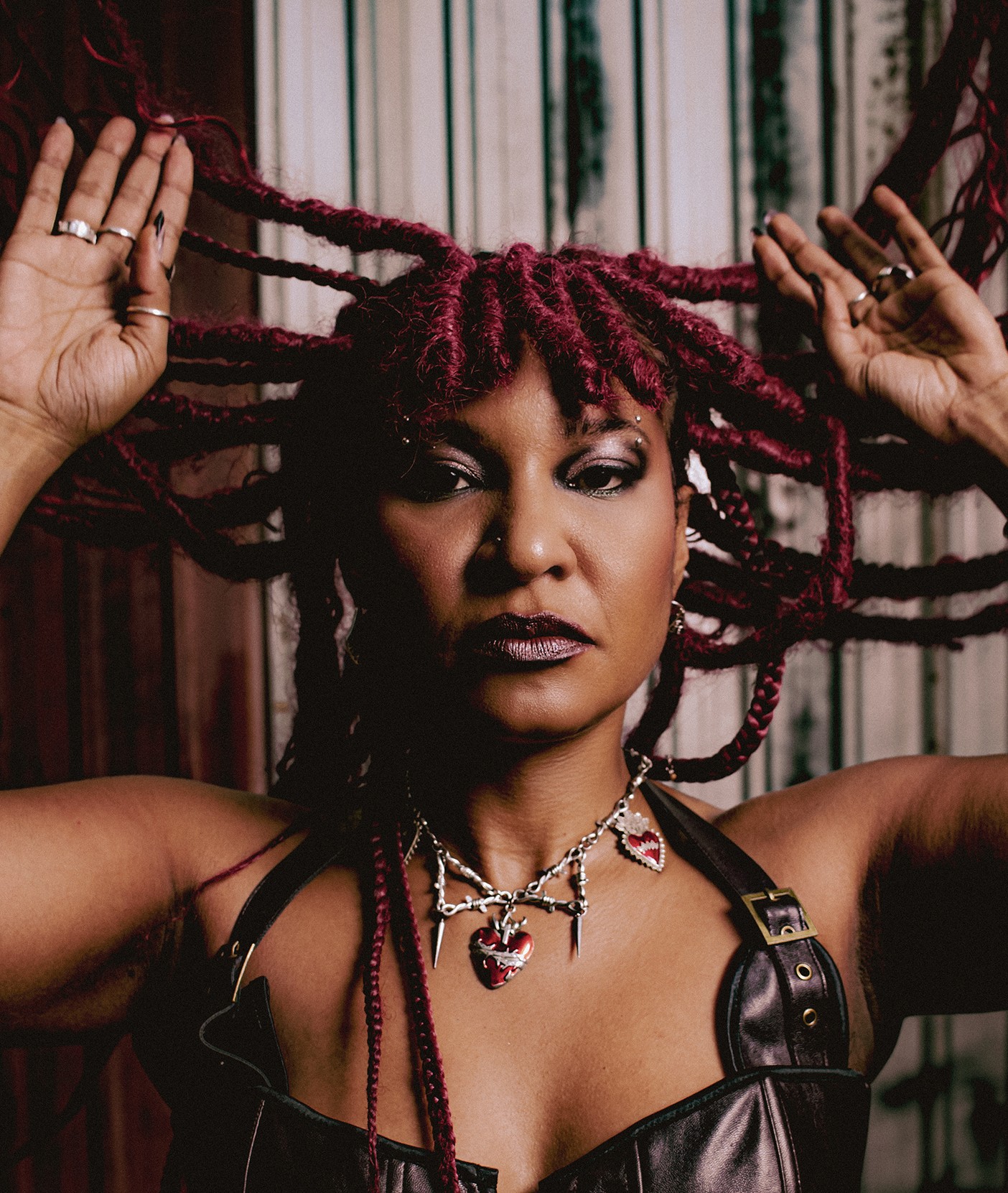 Larissa Luz lança 'Desmonte', álbum onde o tambor encontra a guitarra