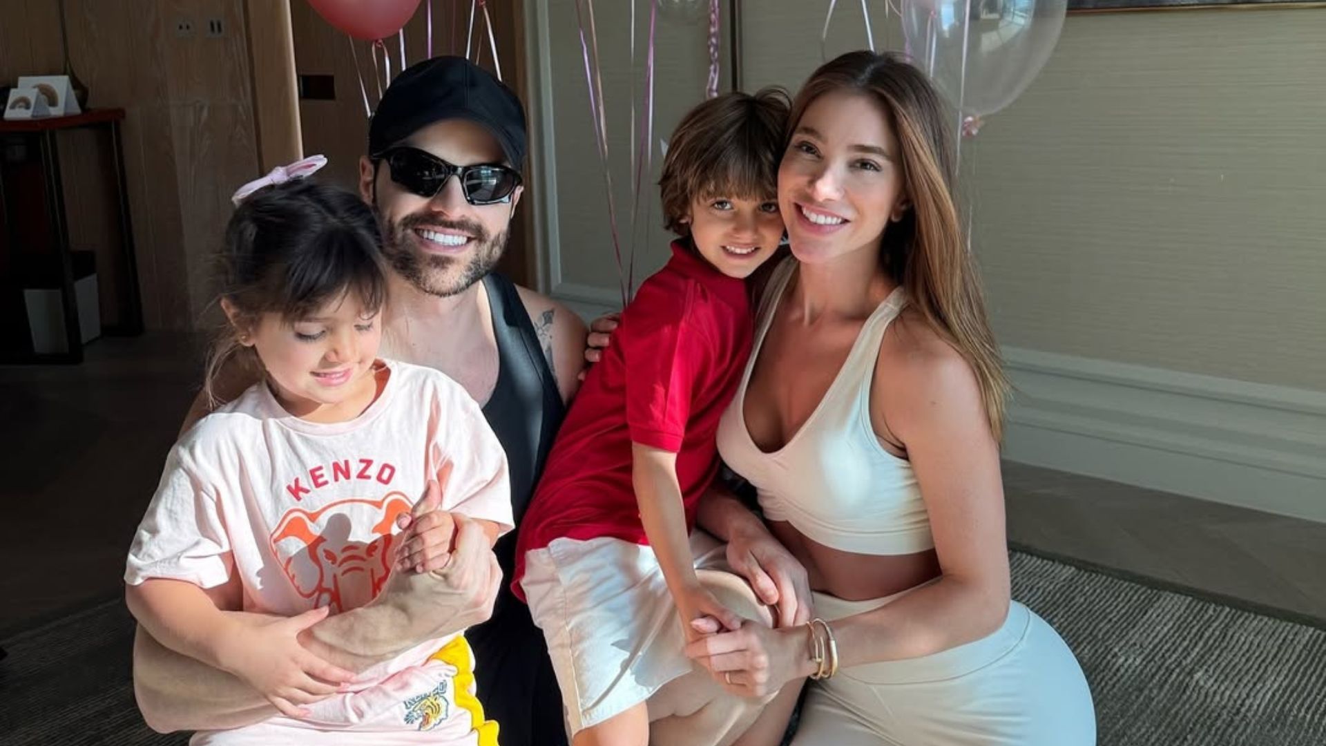Romana Novais explica por que leva babá até em férias com os filhos