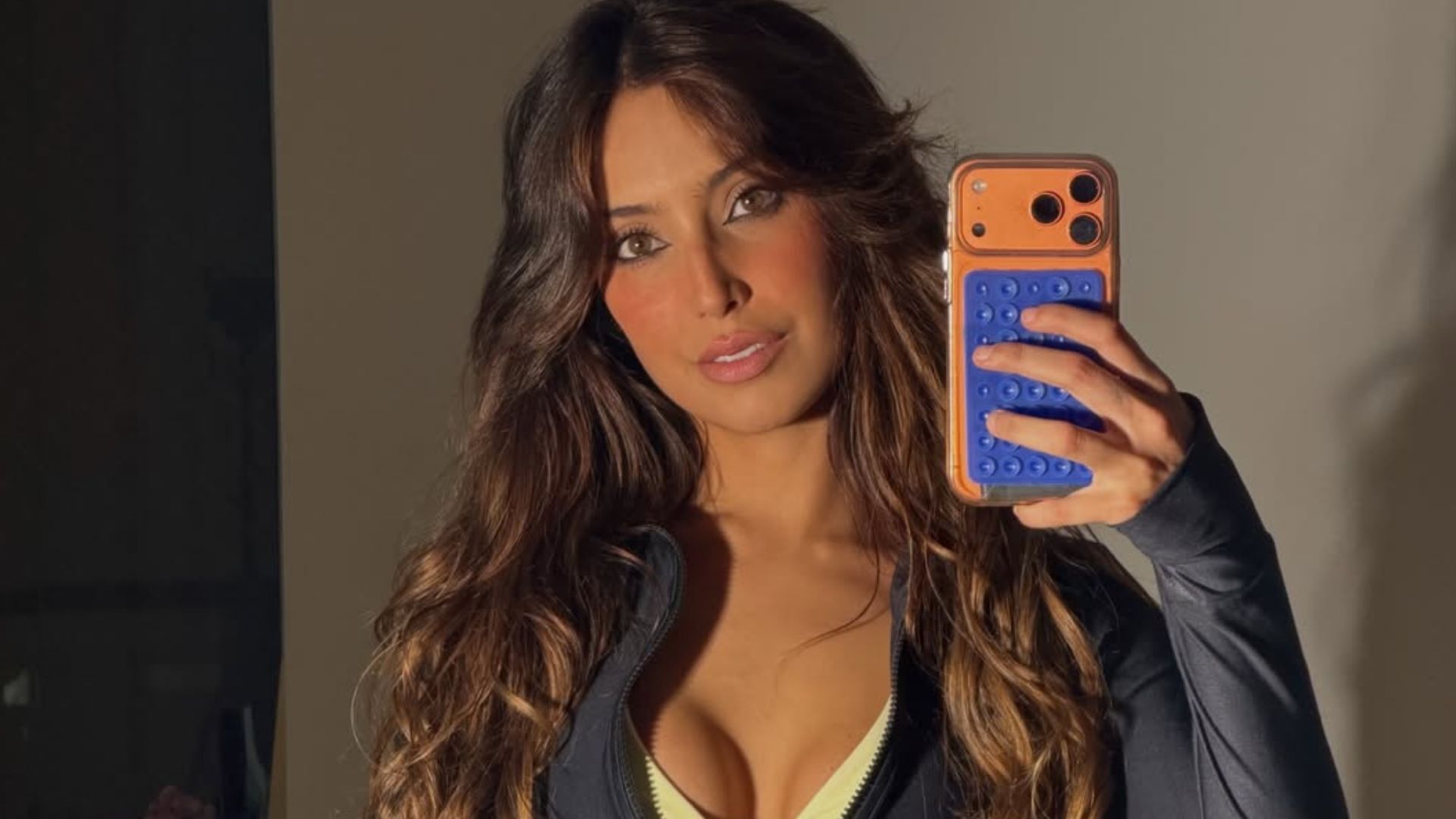Vanessa Lopes mostra harmonização no bumbum e explica tudo
