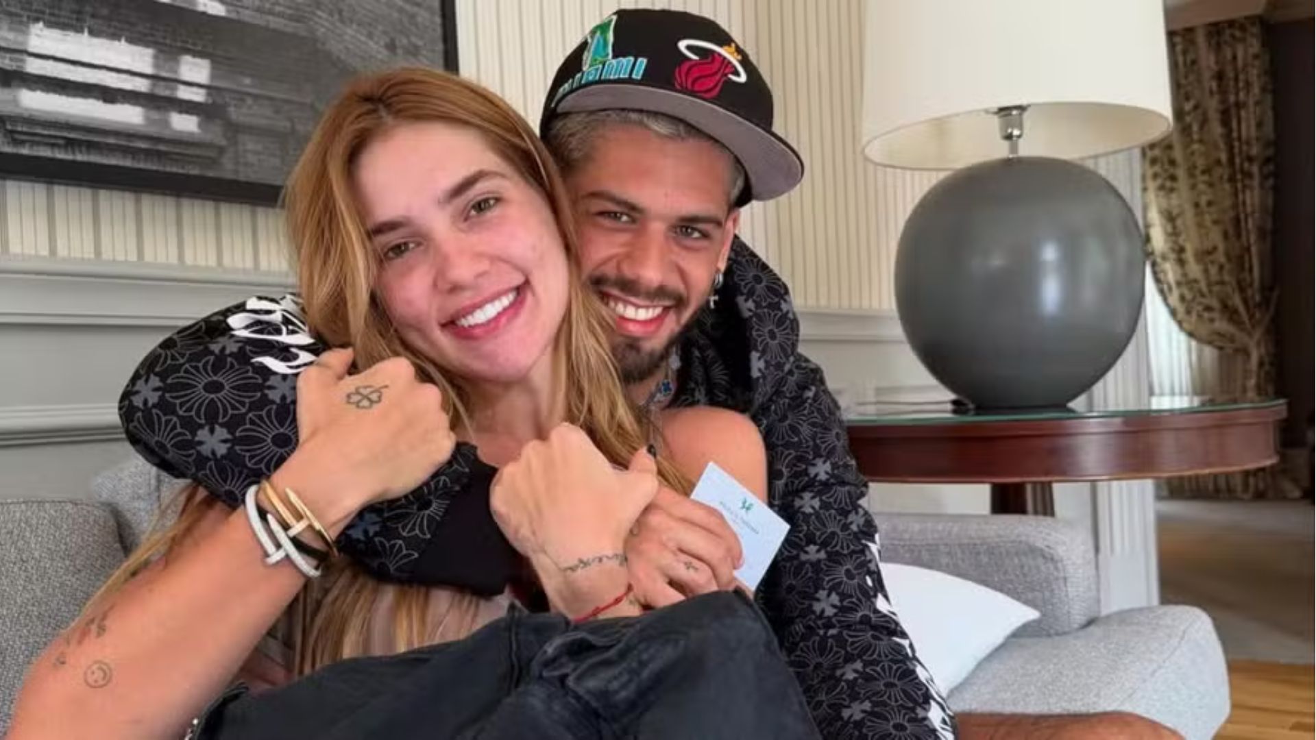 Virgínia posta foto com Zé Felipe na festa da filha e a internet fez as contas