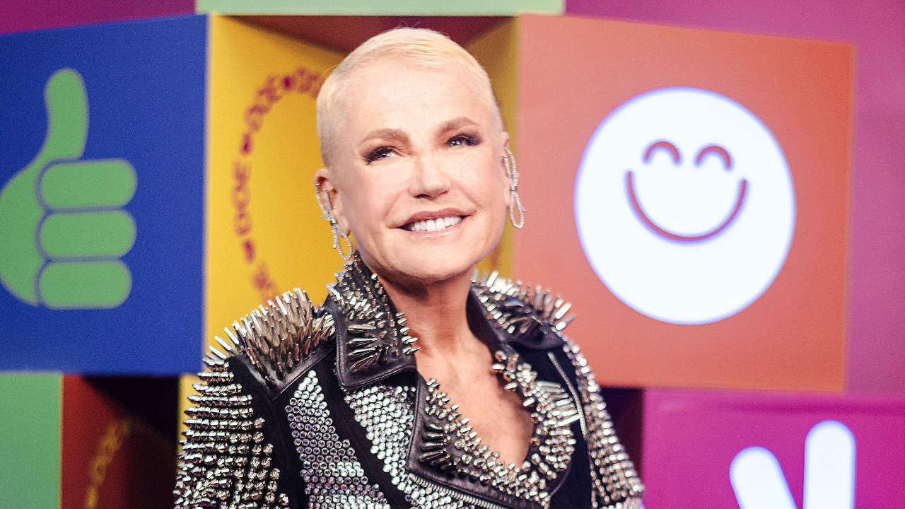 Xuxa fez transplante capilar e decidiu manter o cabelo curto