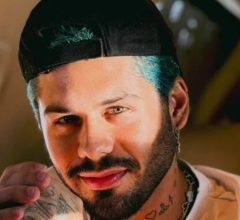 Zé Felipe flagrado colado com morena em balada no Espírito Santo