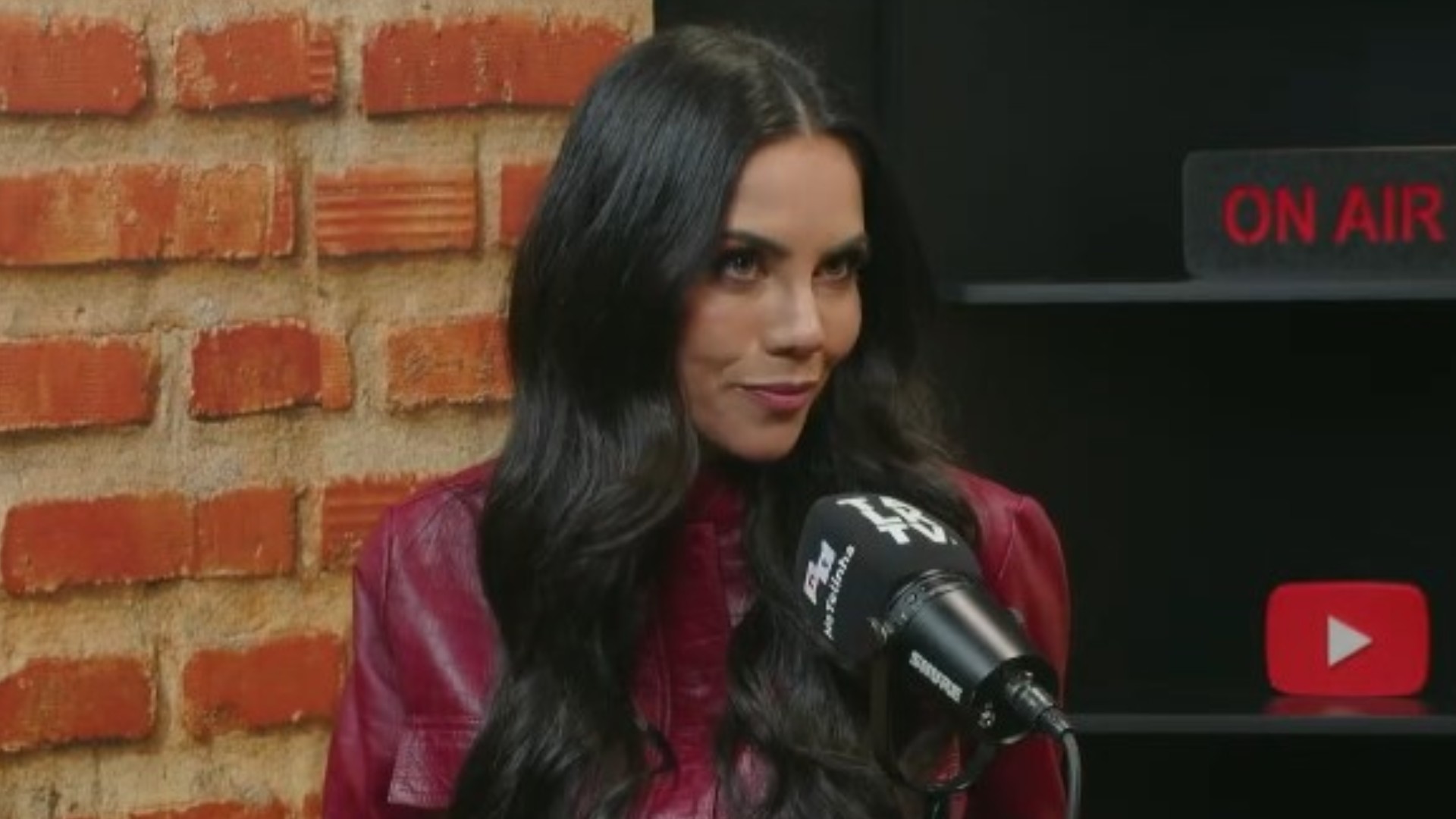 Daniela Albuquerque no velório do pai: "A família não sabia da minha existência"