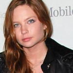 Daveigh Chase: ex-empresário detona namorado da atriz e pede que fãs não doem na vaquinha