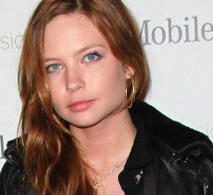 Daveigh Chase: ex-empresário detona namorado da atriz e pede que fãs não doem na vaquinha