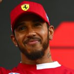Hamilton admite lesão escondida antes de estrear na Ferrari