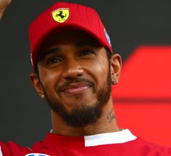 Hamilton admite lesão escondida antes de estrear na Ferrari