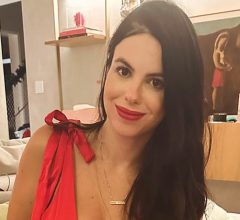 Sthefany Brito leva filho recém-nascido à maternidade após golfar sangue