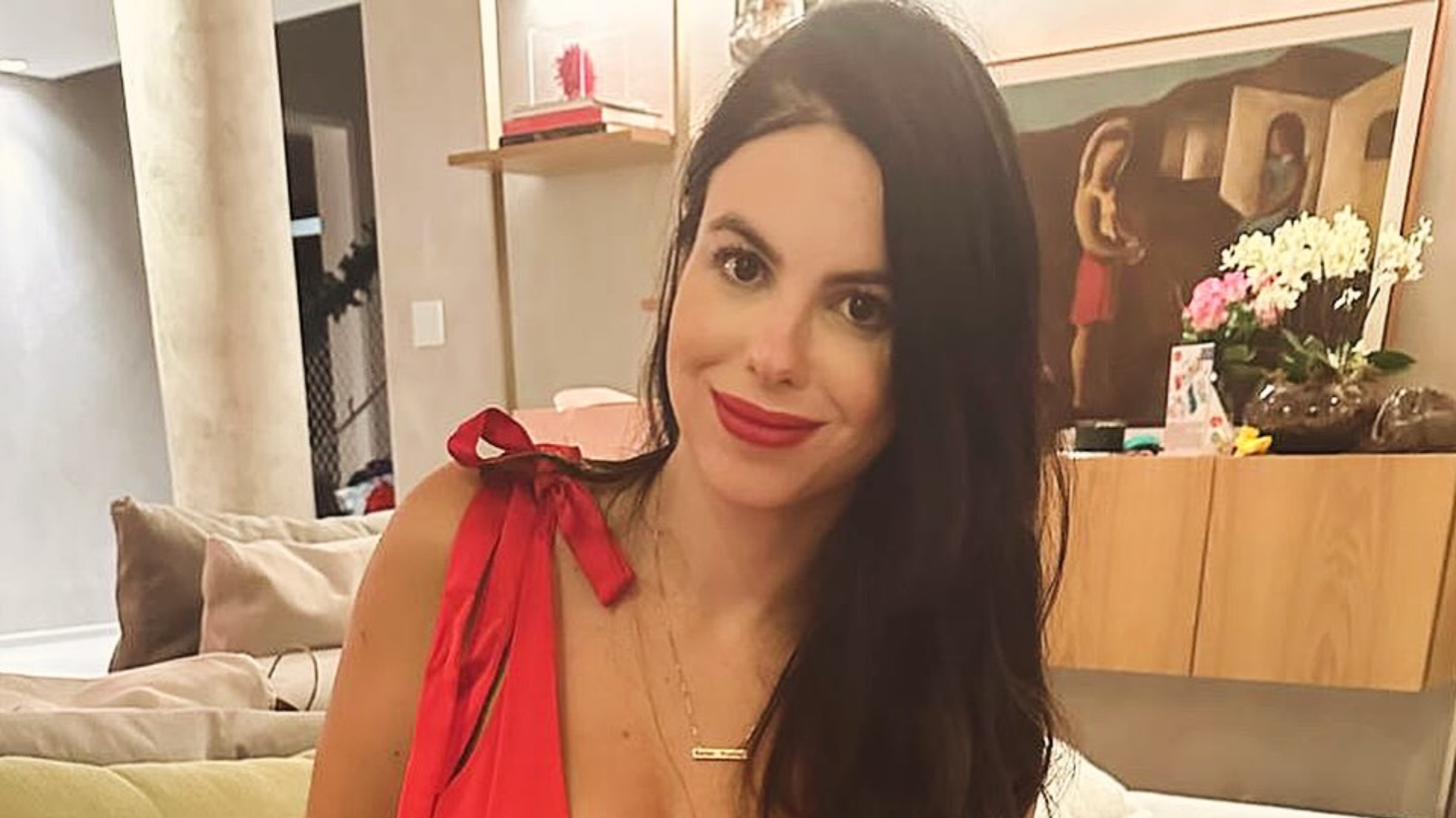 Sthefany Brito leva filho recém-nascido à maternidade após golfar sangue
