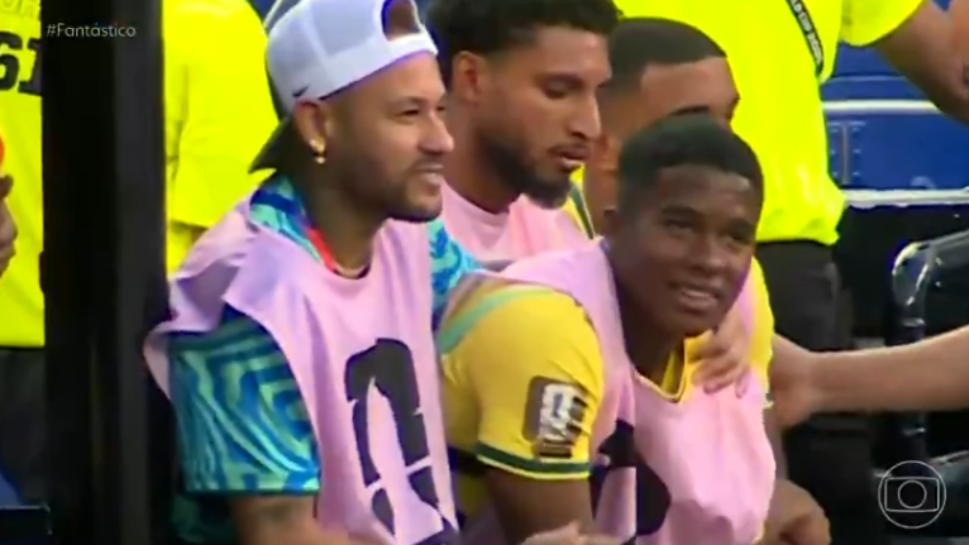Endrick desabafa com Neymar no banco e leitura labial expõe o que ele disse