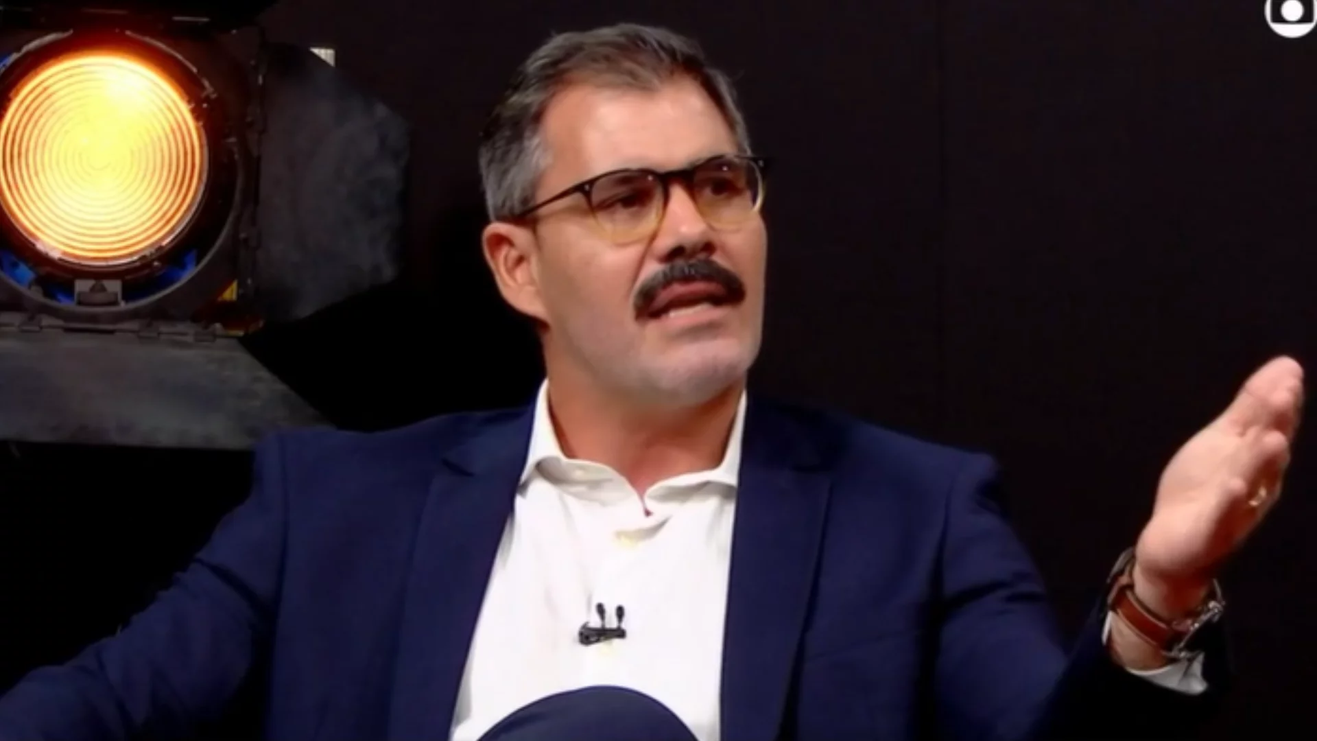 Juliano Cazarré se defende de processo por assédio moral movido por ex-babá