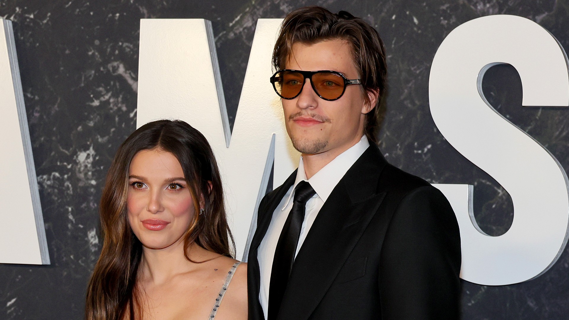 Millie Bobby Brown cansa das críticas ao marido e dispara: "Eu não estou inválida"