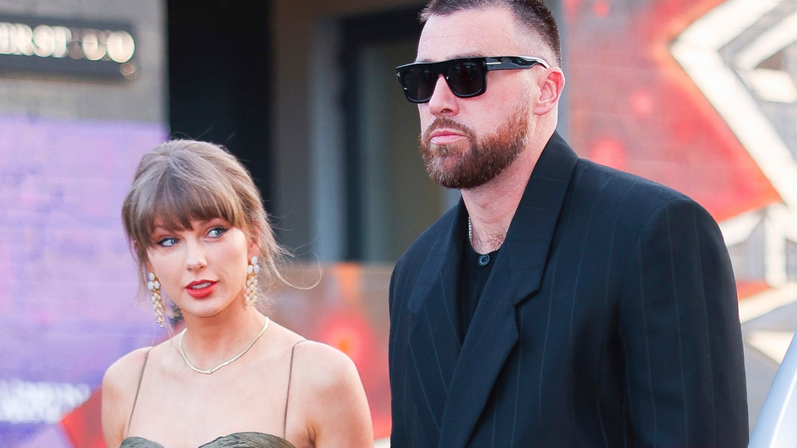 Taylor Swift teria dado presente musical secreto a Travis Kelce em casamento de amigos