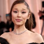 Ariana Grande chora no palco em Los Angeles e desabafa: "Avassalador"