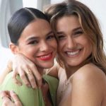 Bruna Marquezine e Sasha Meneghel tatuam juntas e selam amizade na pele