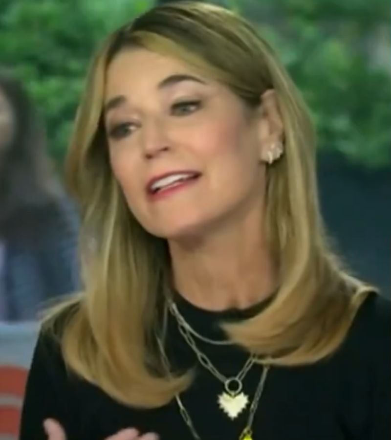 Jornalista Savannah Guthrie chora ao vivo no Today após bilhetes sobre mãe desaparecida