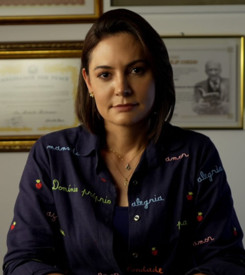 Michelle detona Flávio Bolsonaro em áudio e expõe briga do clã por aliança com Ciro