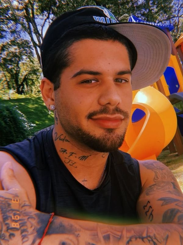 Zé Felipe curte foto de Bella Campos de biquíni e a internet entra em colapso