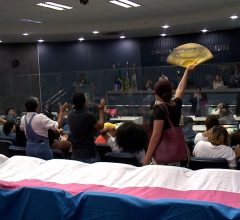 Projeto de lei em Teresina quer barrar mulheres trans de banheiros femininos