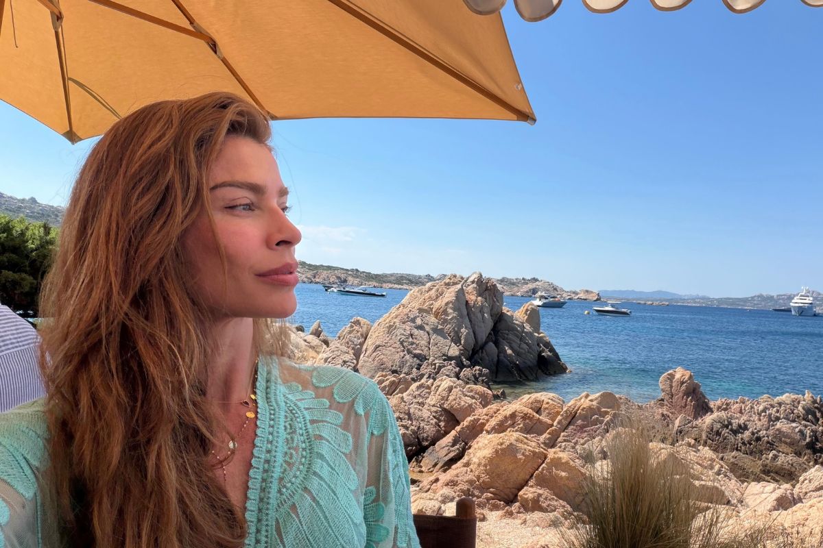 Grazi Massafera comemora 44 anos com álbum italiano que dói no coração alheio