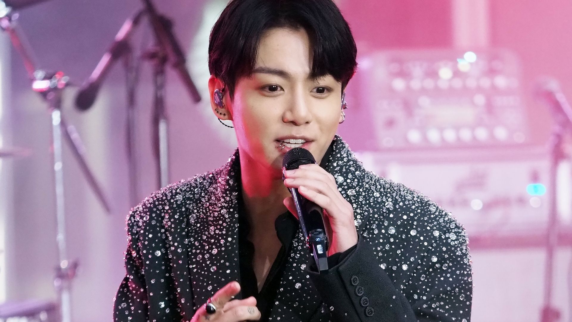 Brasileira condenada na Coreia por perseguir Jungkook do BTS 22 vezes