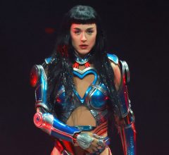 Katy Perry recusa ex no palco e faz declaração para Trudeau em show na Espanha