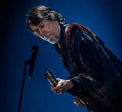 Lenine lota São Paulo com "Eita" e entrega 4,5 estrelas de show