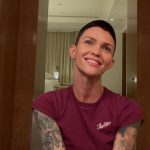 Ruby Rose fratura costelas em acidente doméstico e conta tudo nas redes