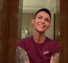 Ruby Rose fratura costelas em acidente doméstico e conta tudo nas redes
