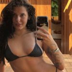 Ana Castela mostra tanquinho e brinca: "malhando igual doida"