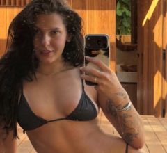 Ana Castela mostra tanquinho e brinca: "malhando igual doida"