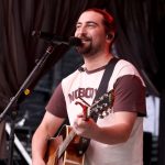 Fã defeca no show de Noah Kahan, viraliza e cantor desabafa: "Pelo amor de Deus"
