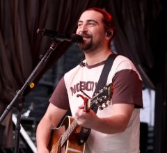 Fã defeca no show de Noah Kahan, viraliza e cantor desabafa: "Pelo amor de Deus"