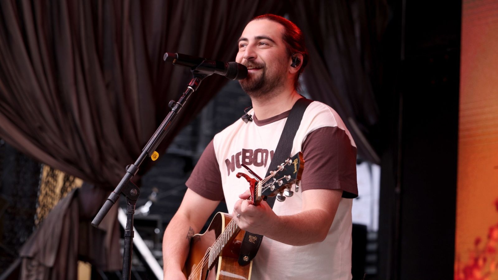 Fã defeca no show de Noah Kahan, viraliza e cantor desabafa: "Pelo amor de Deus"