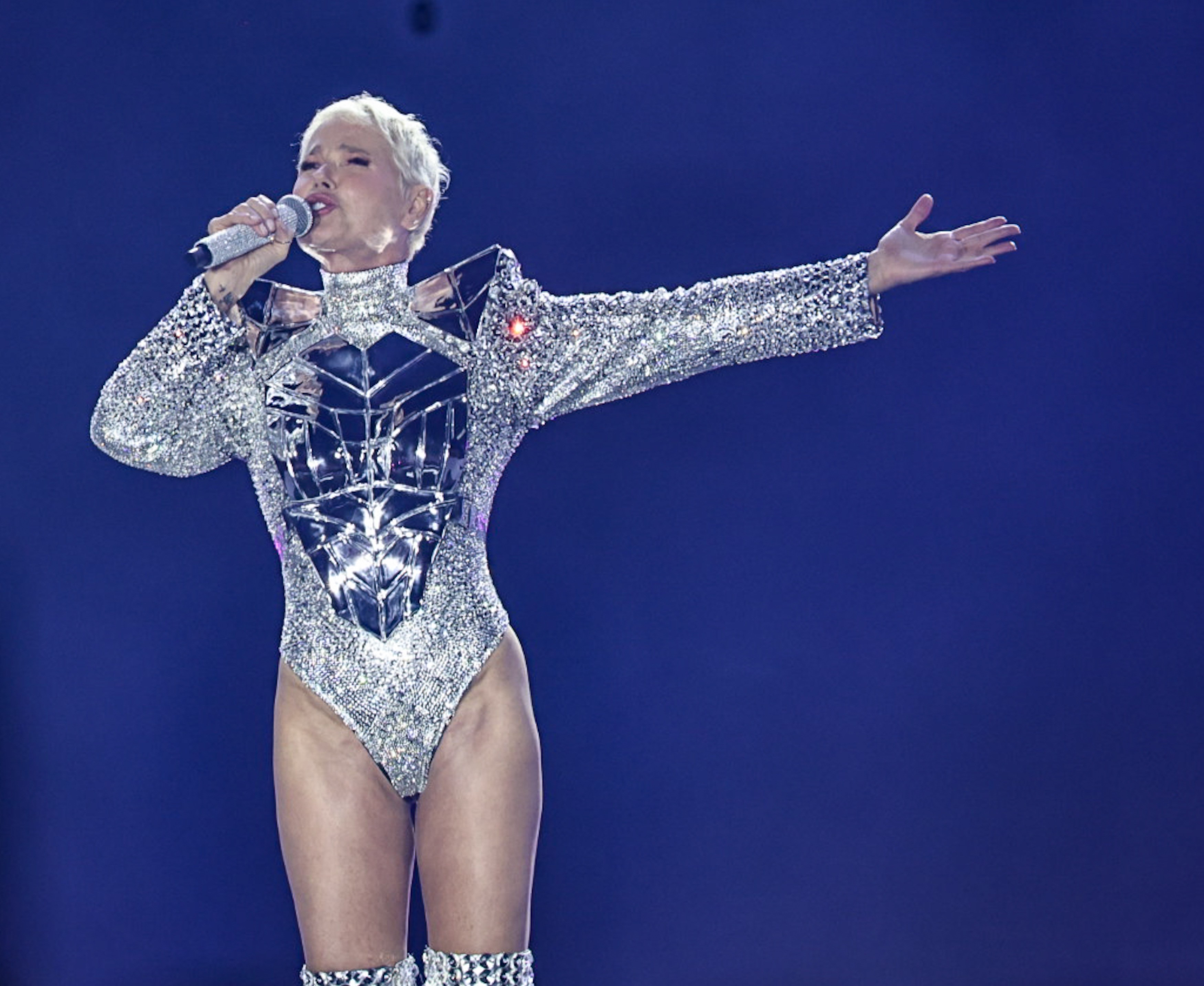 Xuxa detona críticos do figurino: "Último voo da virilha"