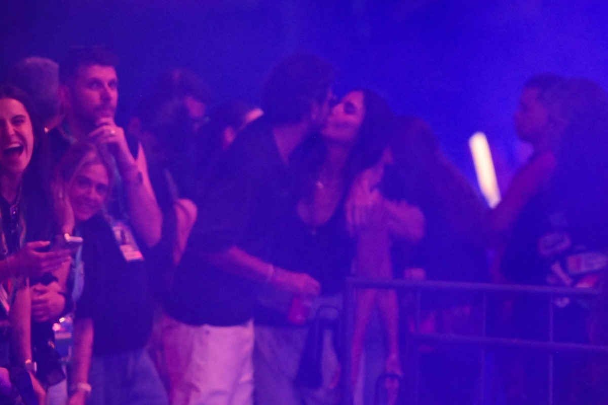 Ivete Sangalo e Tiago Maia foram fotografados aos beijos e continuam "sem comentários"