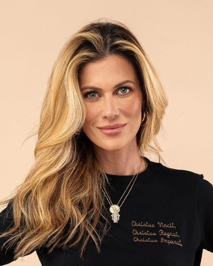 Pietra Bertolazzi vende curso de R$ 497 sobre "arte da faxina" após viralizar criticando o BTS