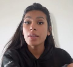 Pocah garante que ninguém se machucou após palco desabar durante show