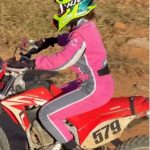 Juliette cai de moto de R$ 140 mil e já quer o Rally dos Sertões