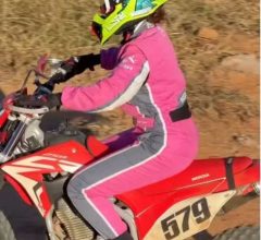 Juliette cai de moto de R$ 140 mil e já quer o Rally dos Sertões